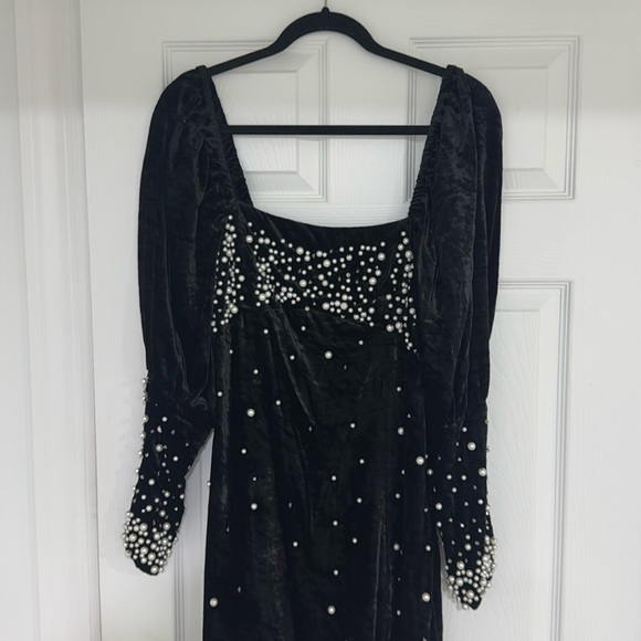 Black velvet dress covered with gems and pearls. - Picture 1 of 6